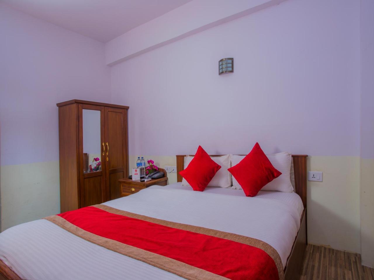 Oyo 255 White Zambala Hotel كاتماندو المظهر الخارجي الصورة