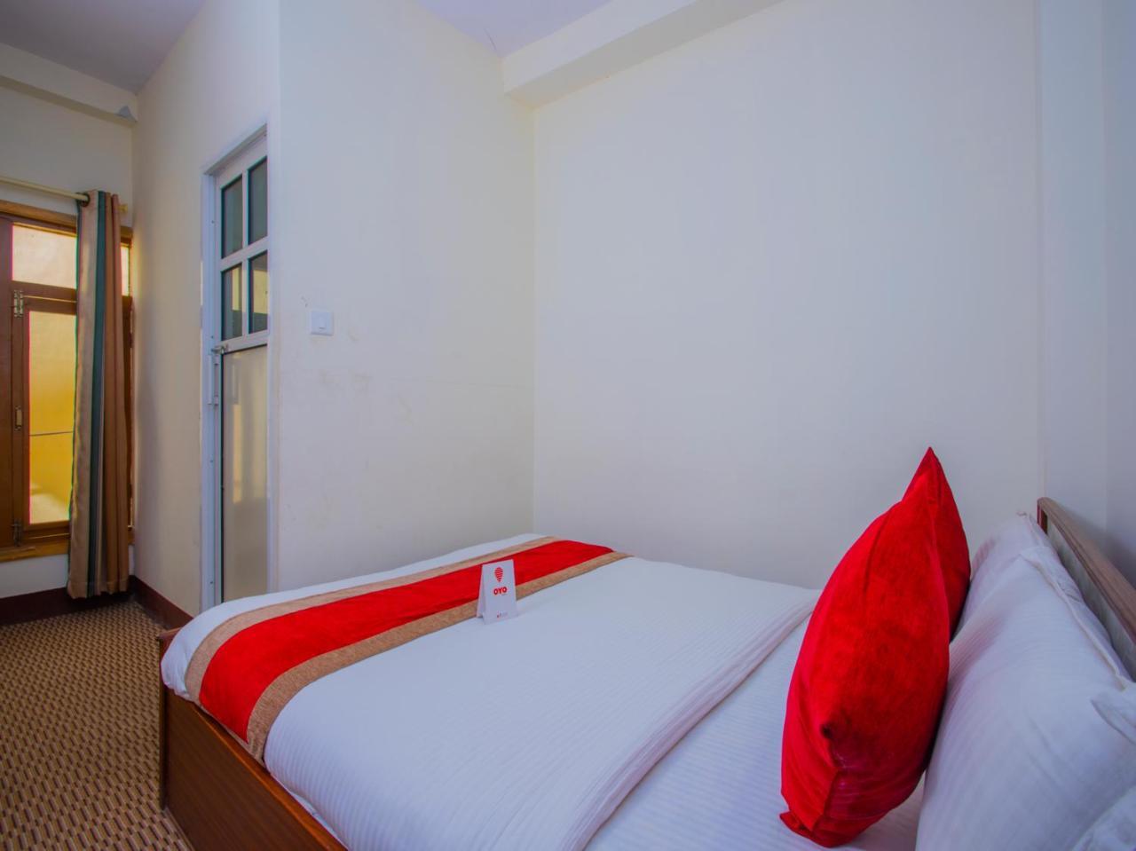 Oyo 255 White Zambala Hotel كاتماندو المظهر الخارجي الصورة