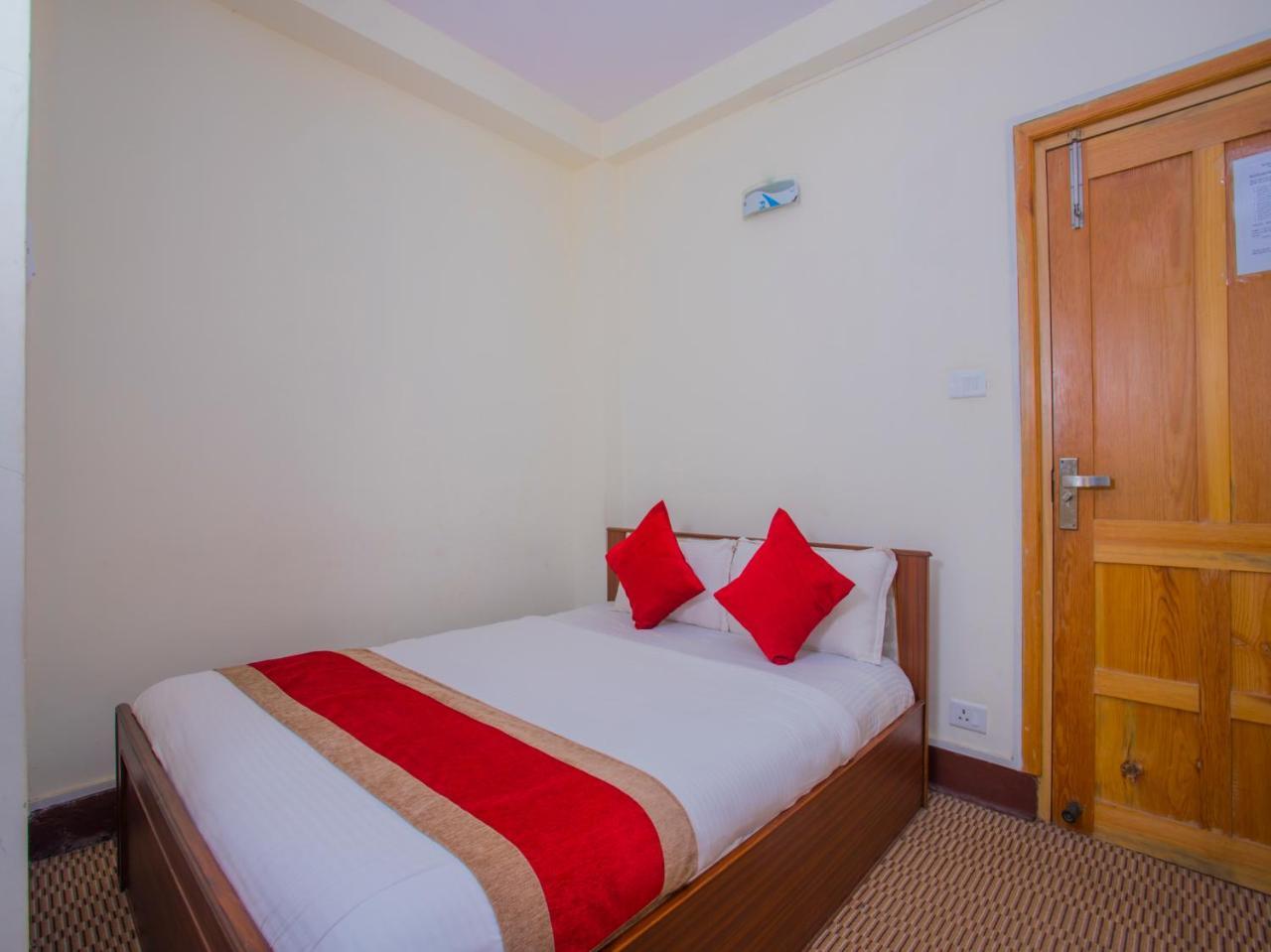 Oyo 255 White Zambala Hotel كاتماندو المظهر الخارجي الصورة