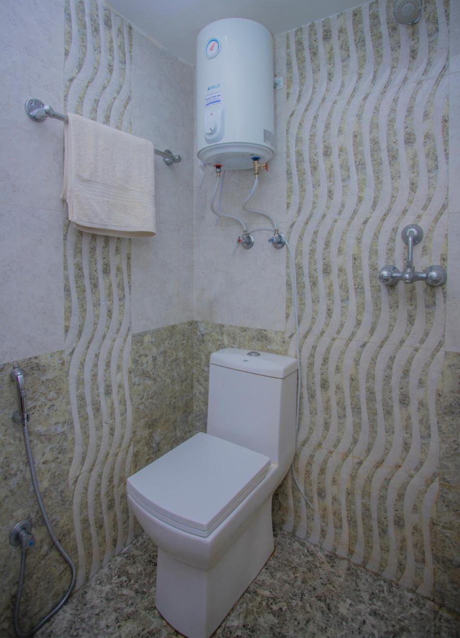 Oyo 255 White Zambala Hotel كاتماندو المظهر الخارجي الصورة