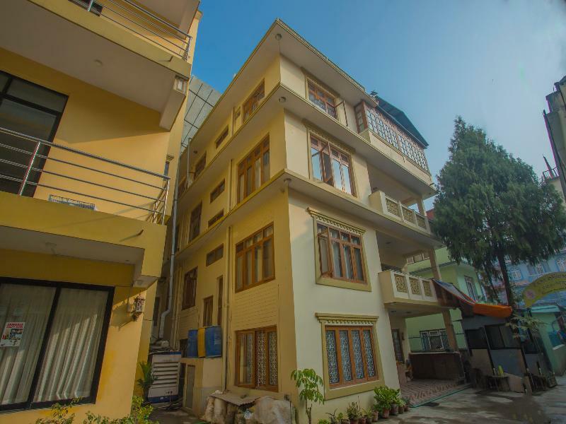 Oyo 255 White Zambala Hotel كاتماندو المظهر الخارجي الصورة