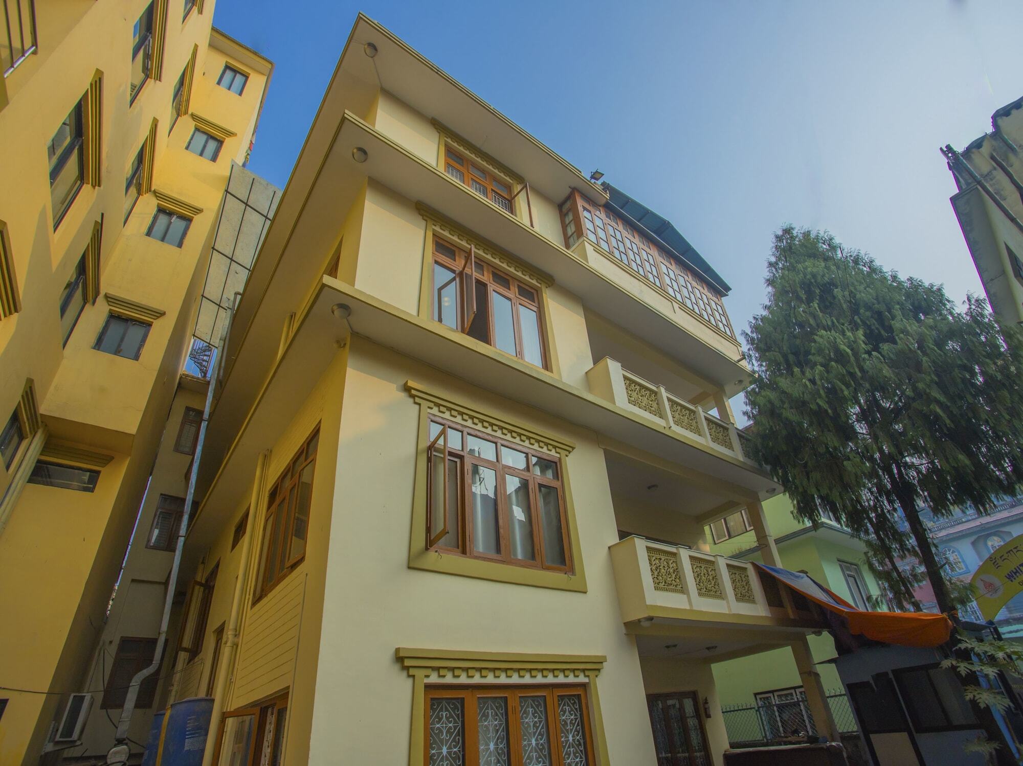 Oyo 255 White Zambala Hotel كاتماندو المظهر الخارجي الصورة